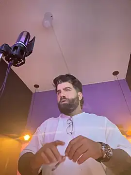 Snapshot of Lyon_vach chatting on 10.10.25 Lyon vach online show from 10.10.25