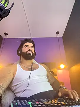 Snapshot of Lyon_vach chatting on 10.11.25 Lyon vach online show from 10.11.25