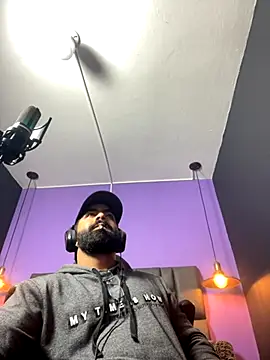 Snapshot of Lyon_vach chatting on 10.12.25 Lyon vach online show from 10.12.25