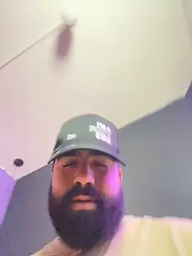 Snapshot of Lyon_vach chatting on 10.21.25 Lyon vach online show from 10.21.25