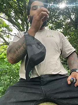 Snapshot of Lyon_vach chatting on 11.03.25 Lyon vach online show from 11.03.25