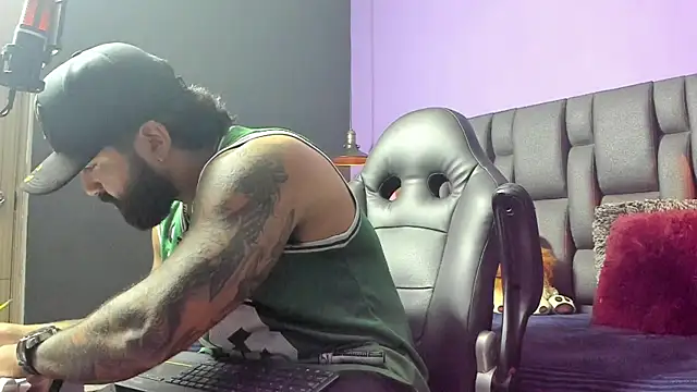 Snapshot of Lyon_vach chatting on 11.11.25 Lyon vach online show from 11.11.25