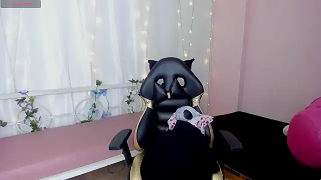 Snapshot of Abigail_Wilson_ chatting on 12.23.24 Abigail Wilson online show from 12.23.24