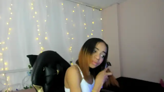 Snapshot of Abigail_Wilson_ chatting on 02.04.25 Abigail Wilson online show from 02.04.25