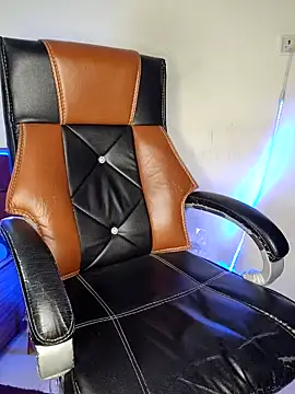 Snapshot of Black-Pearll chatting on 02.01.25 Black-Pearll online show from 02.01.25