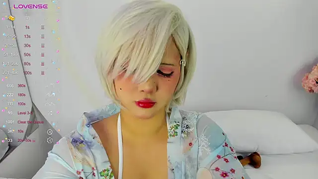Snapshot of NanaOsaky chatting on 02.04.25 NanaOsaky online show from 02.04.25