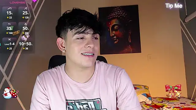 Snapshot of nolan_twink1 chatting on 12.08.24 nolan twink1 online show from 12.08.24