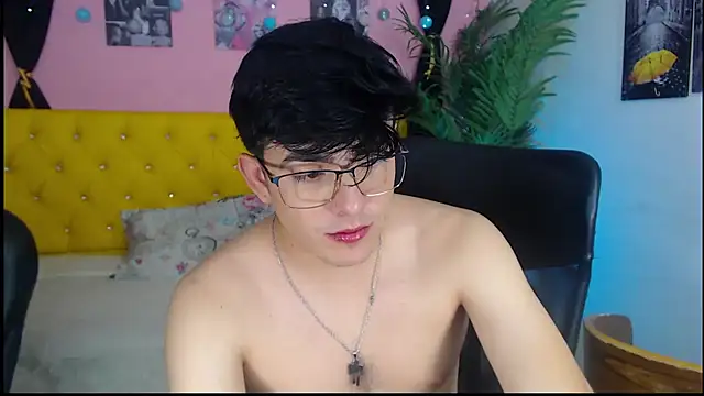 Snapshot of nolan_twink1 chatting on 12.18.24 nolan twink1 online show from 12.18.24
