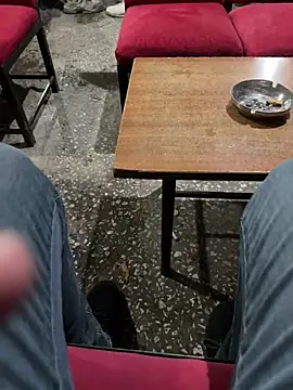 Snapshot of homidor chatting on 12.22.24 homidor online show from 12.22.24