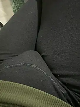 Snapshot of homidor chatting on 02.05.25 homidor online show from 02.05.25