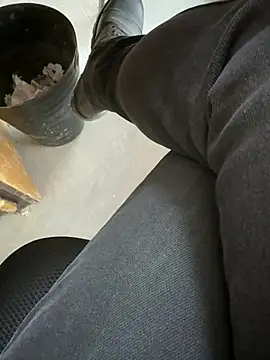 Snapshot of homidor chatting on 02.06.25 homidor online show from 02.06.25