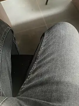 Snapshot of homidor chatting on 10.21.25 homidor online show from 10.21.25