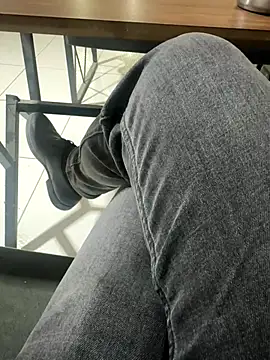 Snapshot of homidor chatting on 10.24.25 homidor online show from 10.24.25