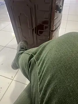 Snapshot of homidor chatting on 11.17.25 homidor online show from 11.17.25