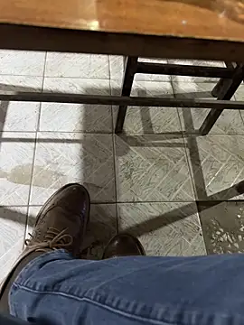 Snapshot of homidor chatting on 12.20.25 homidor online show from 12.20.25