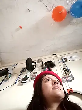 CORALINE GREYM online show from 09.27.25