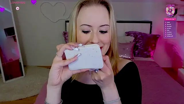 SashaBrooks online show from 04.17.26