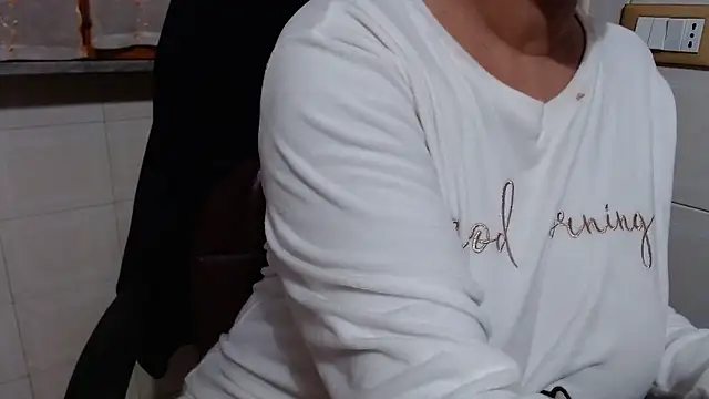 Snapshot of Foxlady2271 chatting on 01.06.26 Foxlady2271 online show from 01.06.26