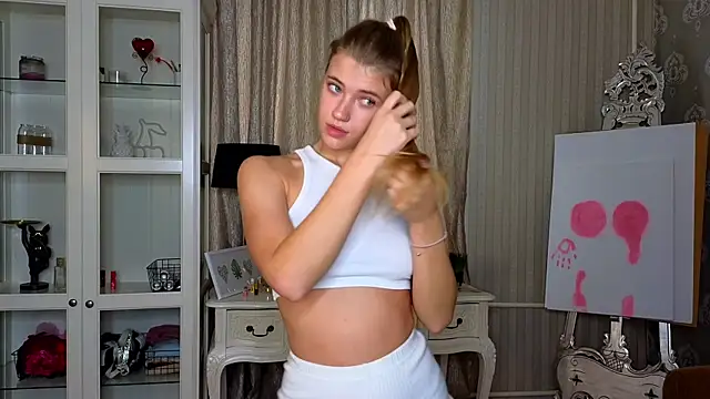 AnneFoxy online show from 10.18.25