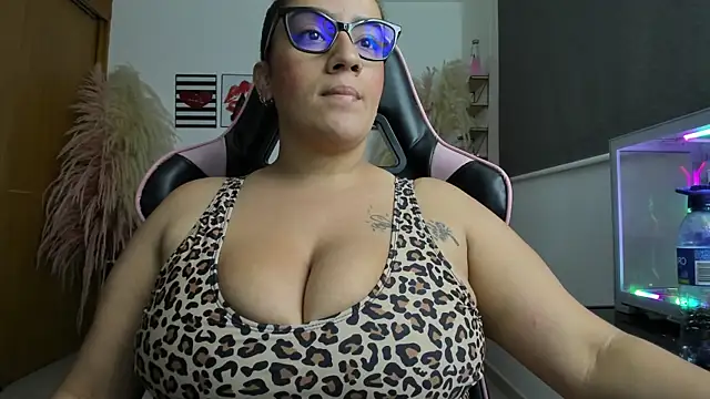 Snapshot of Samanthagax chatting on 01.23.25 Samanthagax online show from 01.23.25