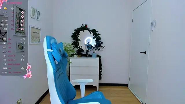 Snapshot of Evia_r0se chatting on 12.20.24 Evia r0se online show from 12.20.24