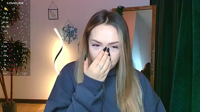 Snapshot of Evia_r0se chatting on 01.03.25 Evia r0se online show from 01.03.25