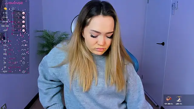 Snapshot of Evia_r0se chatting on 01.05.25 Evia r0se online show from 01.05.25