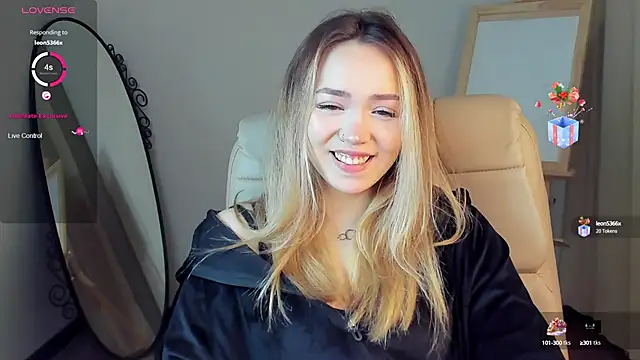 Snapshot of Evia_r0se chatting on 01.17.25 Evia r0se online show from 01.17.25