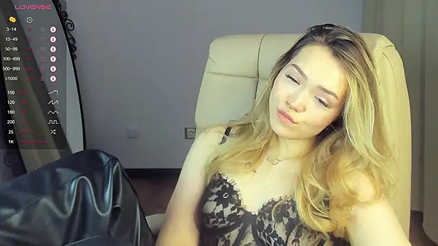 Snapshot of Evia_r0se chatting on 01.18.25 Evia r0se online show from 01.18.25