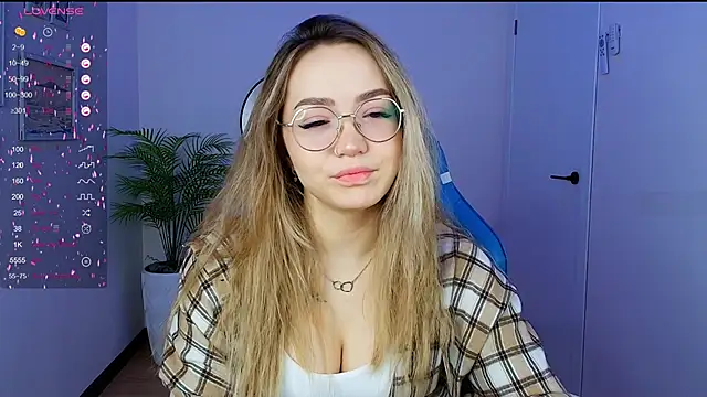 Snapshot of Evia_r0se chatting on 02.05.25 Evia r0se online show from 02.05.25