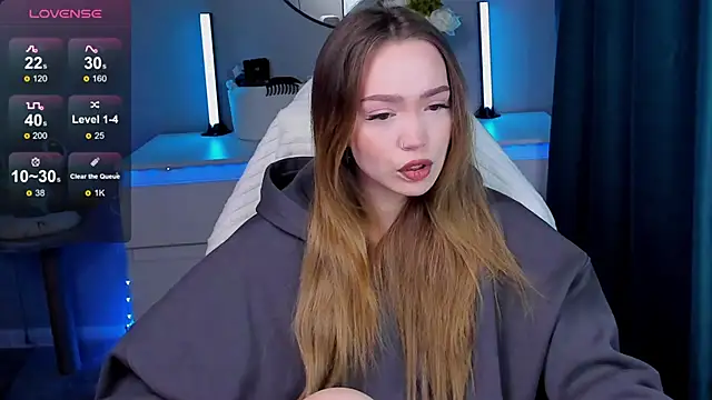 Snapshot of Evia_r0se chatting on 10.04.25 Evia r0se online show from 10.04.25