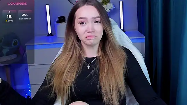 Snapshot of Evia_r0se chatting on 10.19.25 Evia r0se online show from 10.19.25