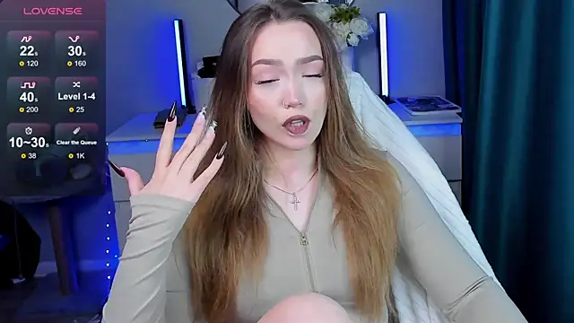 Snapshot of Evia_r0se chatting on 10.24.25 Evia r0se online show from 10.24.25