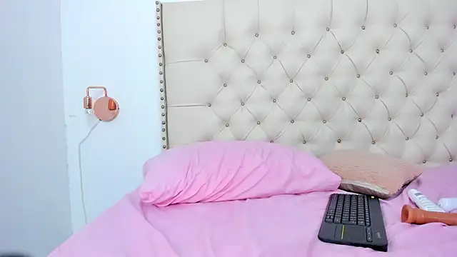 Snapshot of Kim_Eli chatting on 01.25.25 Kim Eli online show from 01.25.25