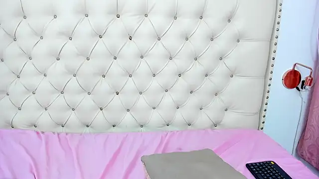 Snapshot of Kim_Eli chatting on 02.01.25 Kim Eli online show from 02.01.25