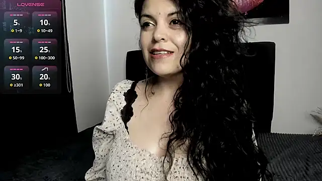 Snapshot of scarlett_w0lf chatting on 06.14.26 scarlett w0lf online show from 06.14.26