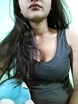 MISSQUEEN48 online show from 03.05.25