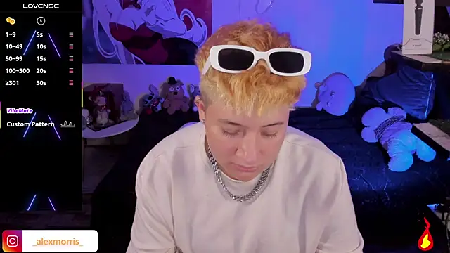 Snapshot of _AlexMorris chatting on 10.12.25 AlexMorris online show from 10.12.25