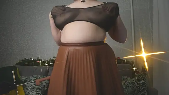 Snapshot of Kira_Citro chatting on 12.18.24 Kira Citro online show from 12.18.24