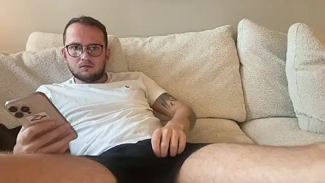 Snapshot of thehornyguy97 chatting on 10.04.25 thehornyguy97 online show from 10.04.25