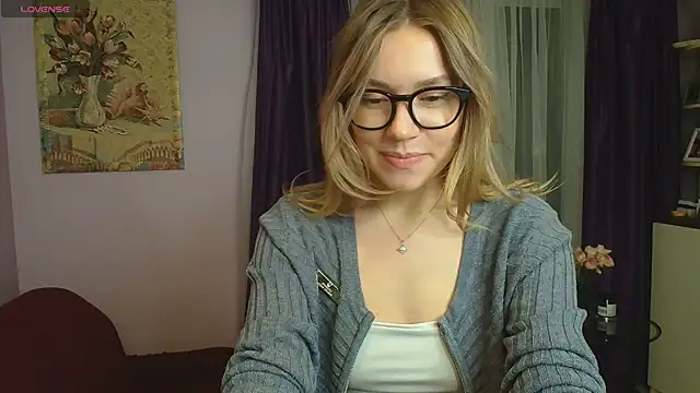 Snapshot of TaylorBre chatting on 12.11.24 TaylorBre online show from 12.11.24