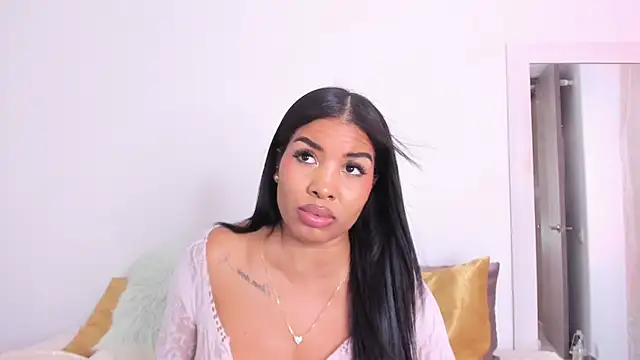 Snapshot of NickyBrown_ chatting on 03.19.25 NickyBrown  online show from 03.19.25