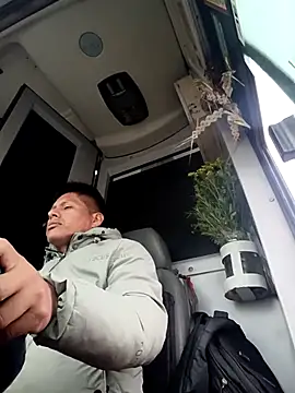 alexchir4 online show from 11.10.25