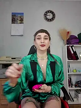 Snapshot of FoxRineHelen chatting on 02.18.25 FoxRineHelen online show from 02.18.25