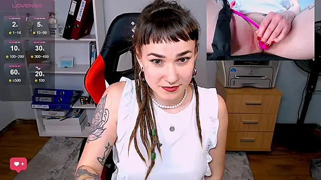 Snapshot of FoxRineHelen chatting on 02.22.25 FoxRineHelen online show from 02.22.25