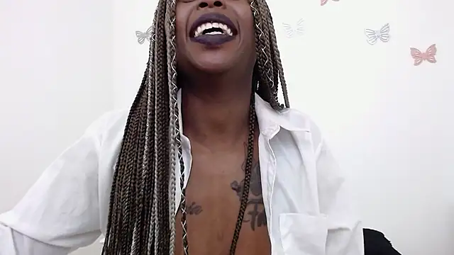 Snapshot of _Zooee chatting on 12.23.24 Zooee online show from 12.23.24