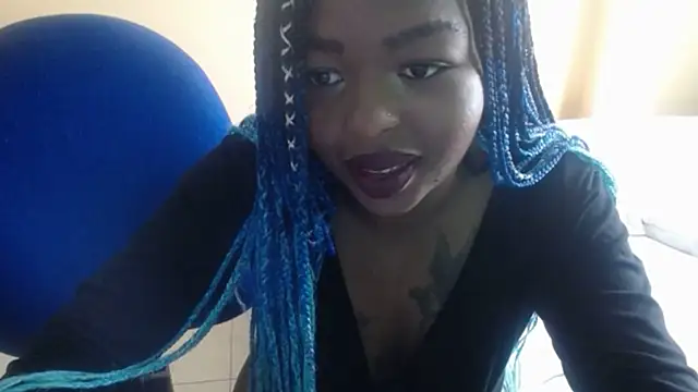 Snapshot of _Zooee chatting on 02.05.25 Zooee online show from 02.05.25