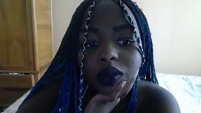 Snapshot of _Zooee chatting on 02.09.25 Zooee online show from 02.09.25