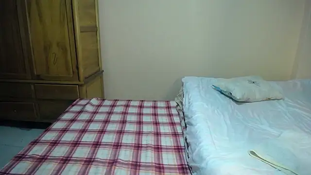 Snapshot of _Zooee chatting on 02.11.25 Zooee online show from 02.11.25