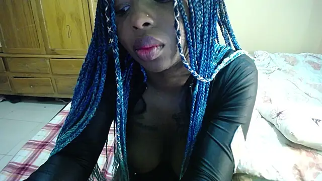 Snapshot of _Zooee chatting on 02.12.25 Zooee online show from 02.12.25